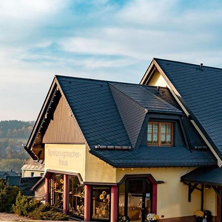 Spielzeugmacherhaus Нойгаузен Екстер'єр фото